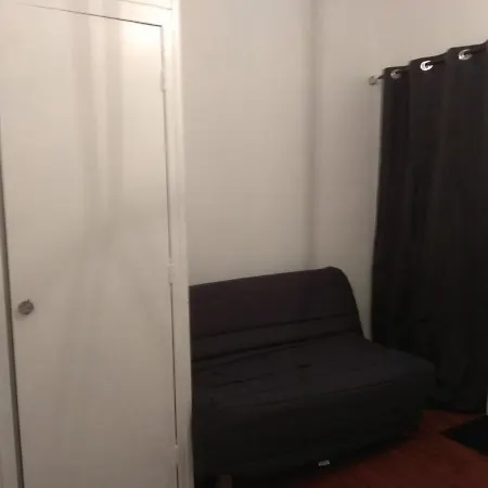 Moulins Apartment *